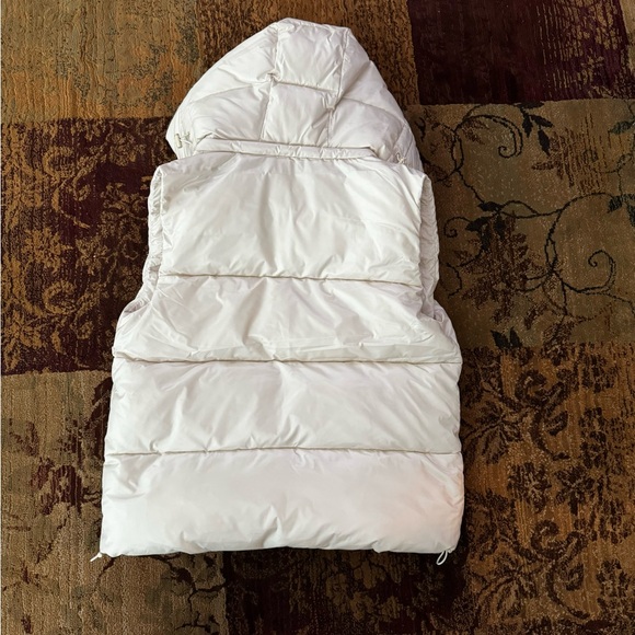 Gap women’s recycled puffer vest - Picture 4 of 9